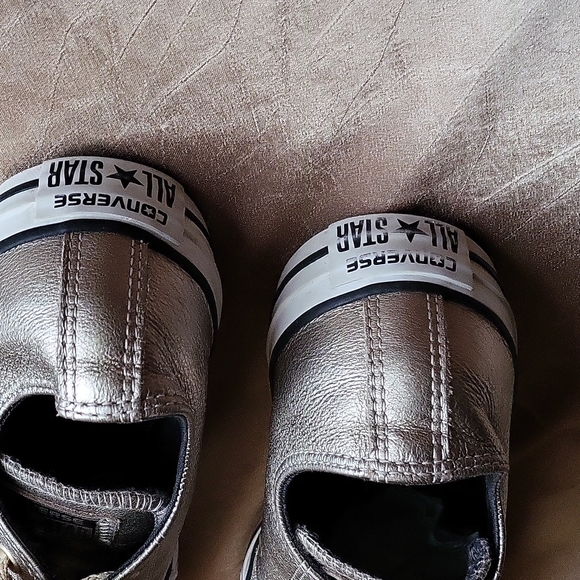 Converse All Star EUC women's metallic gold tennis shoes size 7 - Picture 5 of 9